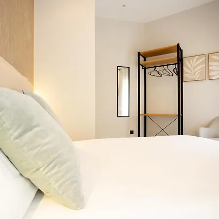 Chinitas Urban Hostel